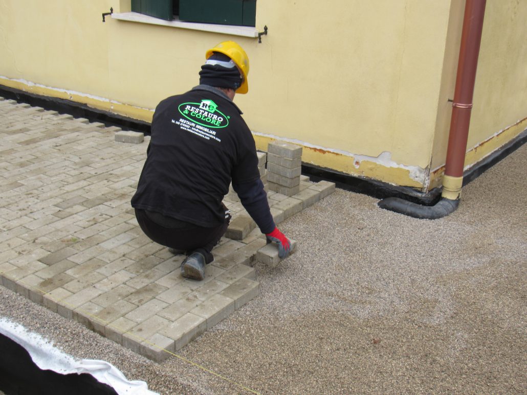 Pavimenti  in bettonelle, piazzali ecc